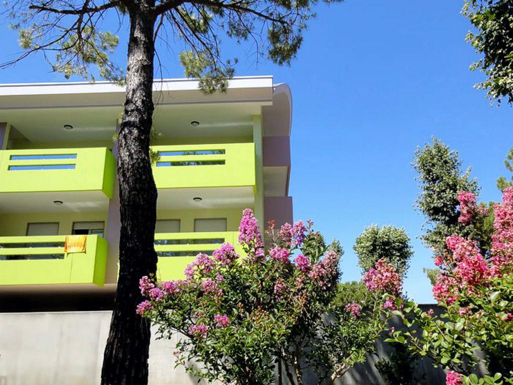 Residence Bright Star Бибионе Екстериор снимка